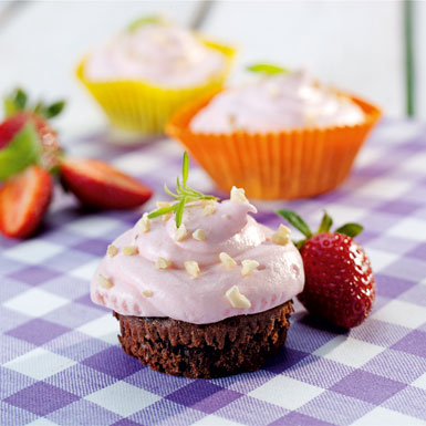 Chokolademuffins med jordbær-rabarbermousse