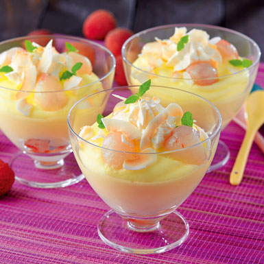 Ananasfromage med kokoschips, litchi og mynte