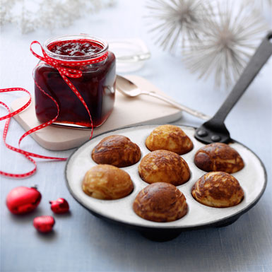 Æbleskiver med jordbærsyltetøj med vanilje