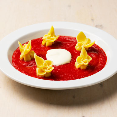 Barszcz - Polsk rødbedesuppe med fyldte pastaer