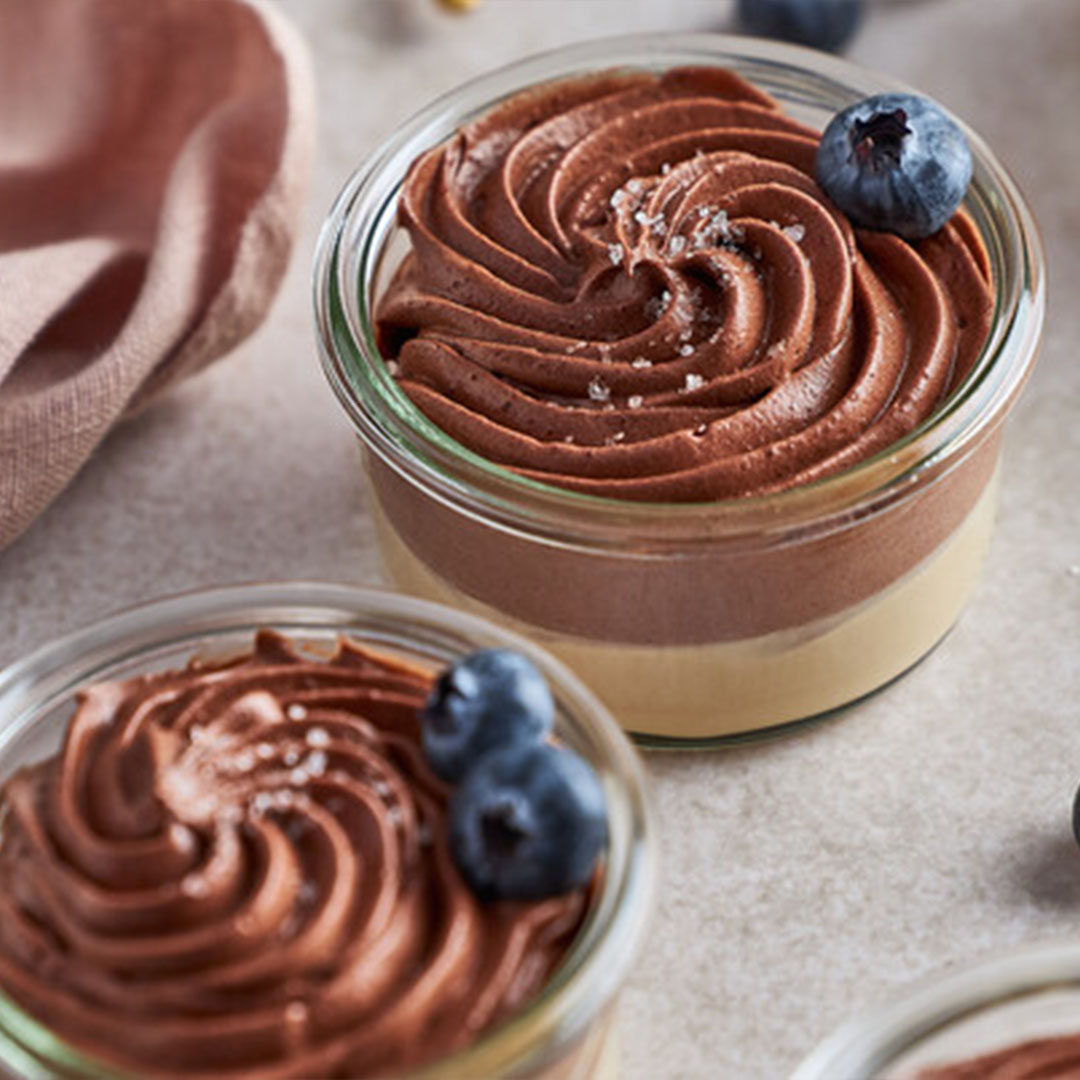 Vegansk mousse au chocolat på saltet karamel